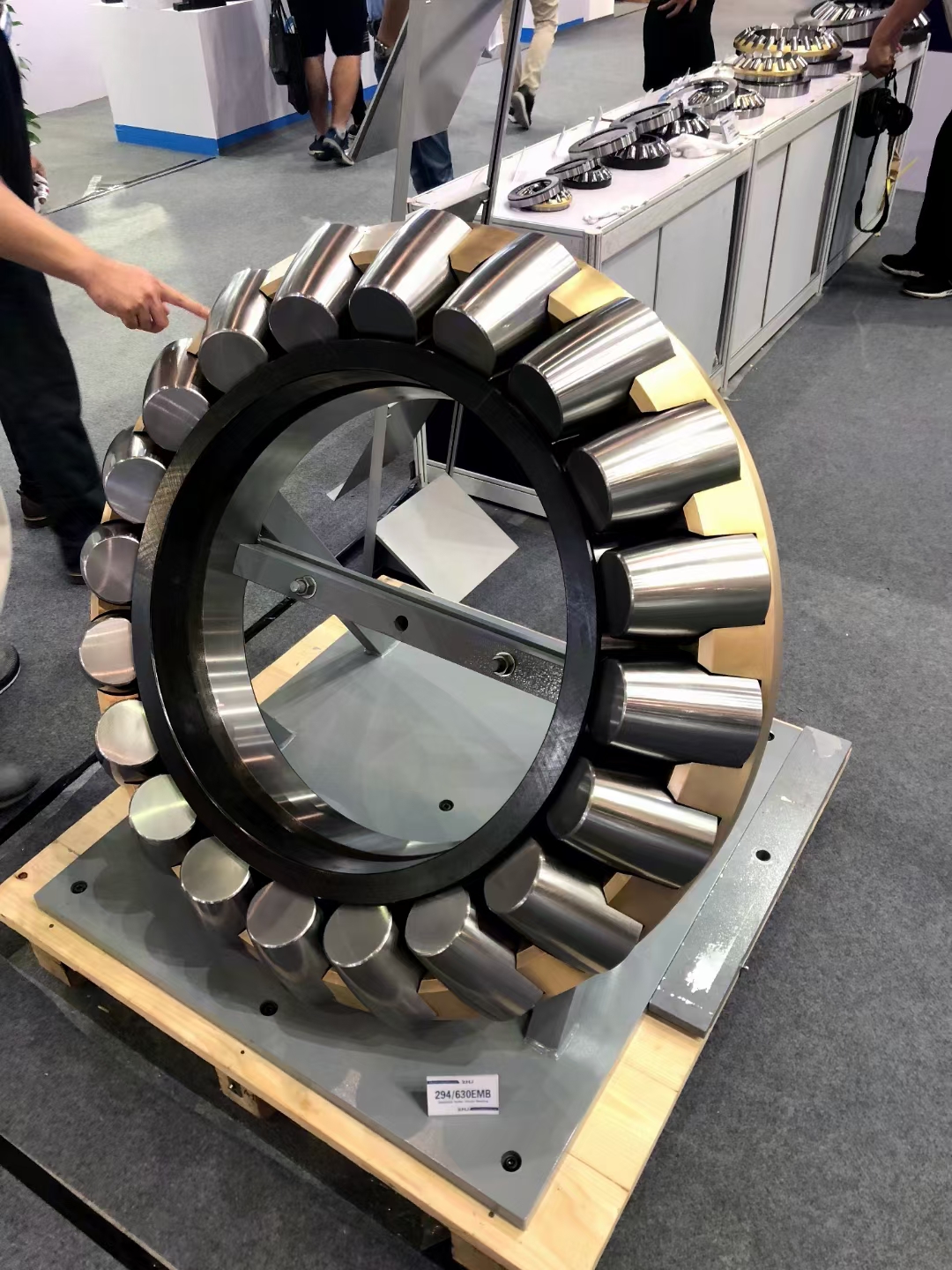 雄厚, 专业生产水泥厂立磨轴承 轴承型号齐全 370696 370692 370684